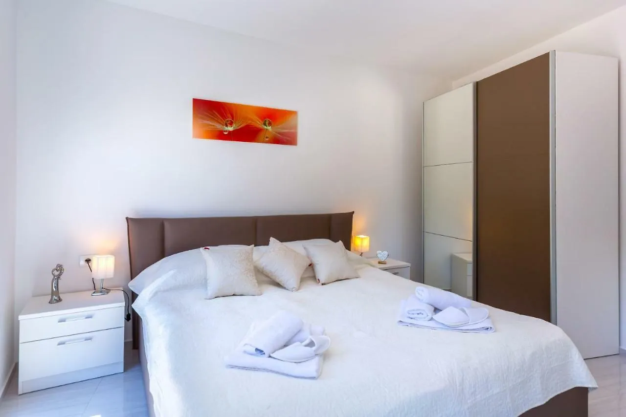 Apartment Seaside Villa & Spa Liznjan Croatia